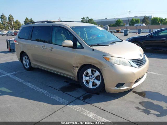  Salvage Toyota Sienna