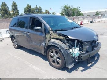  Salvage Toyota Sienna