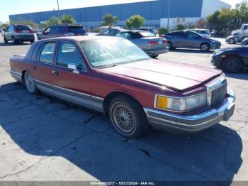  Salvage Lincoln Towncar