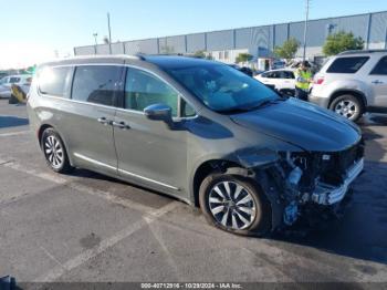  Salvage Chrysler Pacifica