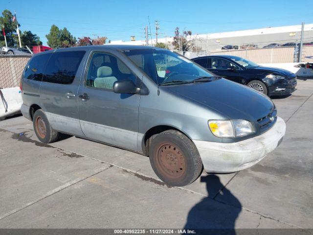  Salvage Toyota Sienna