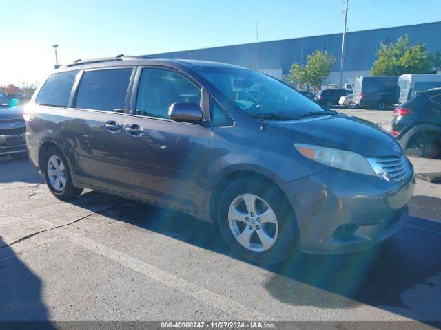  Salvage Toyota Sienna