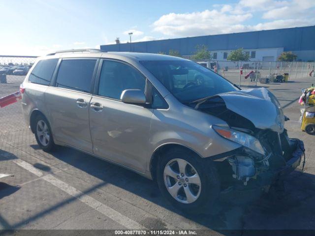  Salvage Toyota Sienna