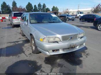  Salvage Volvo V70