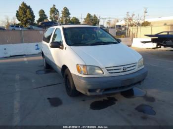  Salvage Toyota Sienna