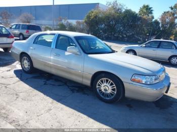  Salvage Lincoln Towncar