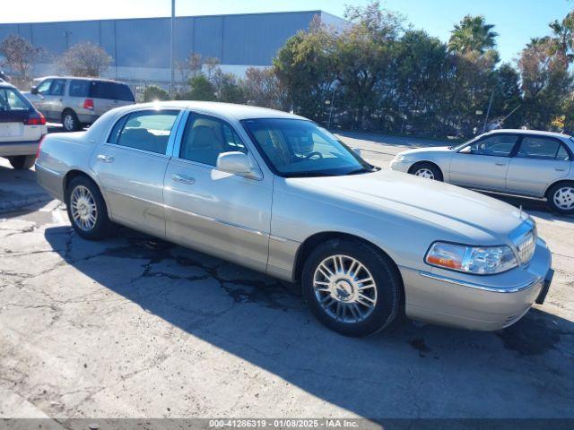  Salvage Lincoln Towncar