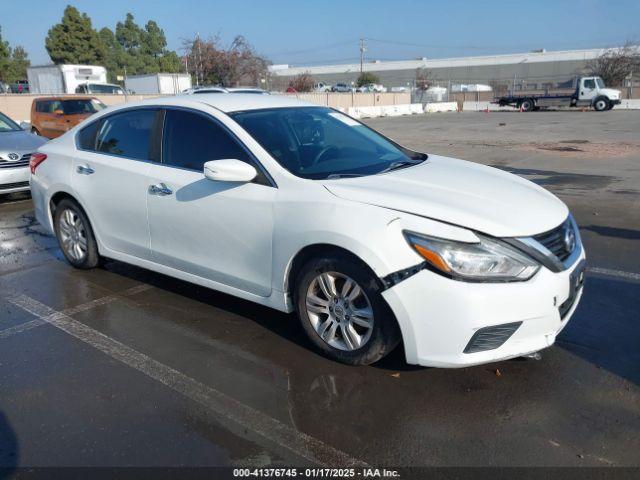  Salvage Nissan Altima