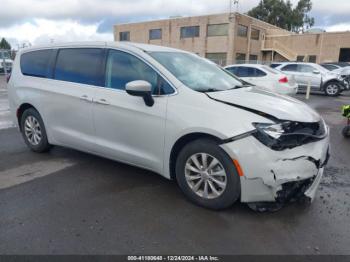  Salvage Chrysler Pacifica