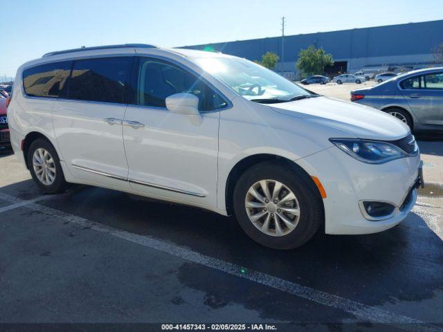  Salvage Chrysler Pacifica