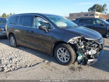  Salvage Chrysler Pacifica