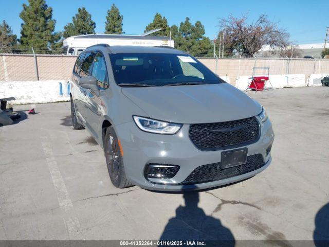  Salvage Chrysler Pacifica