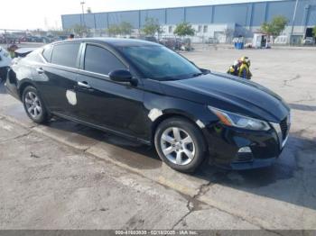  Salvage Nissan Altima