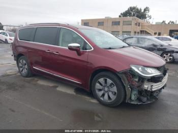  Salvage Chrysler Pacifica