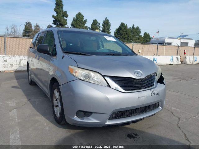  Salvage Toyota Sienna