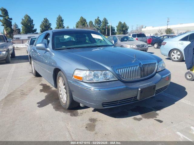  Salvage Lincoln Towncar