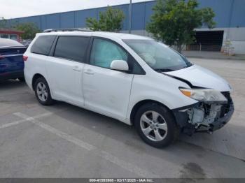  Salvage Toyota Sienna