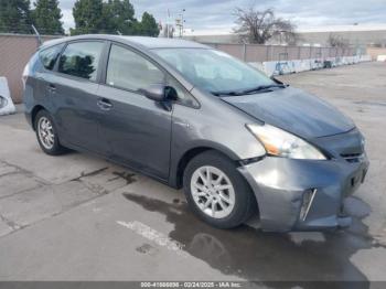  Salvage Toyota Prius v