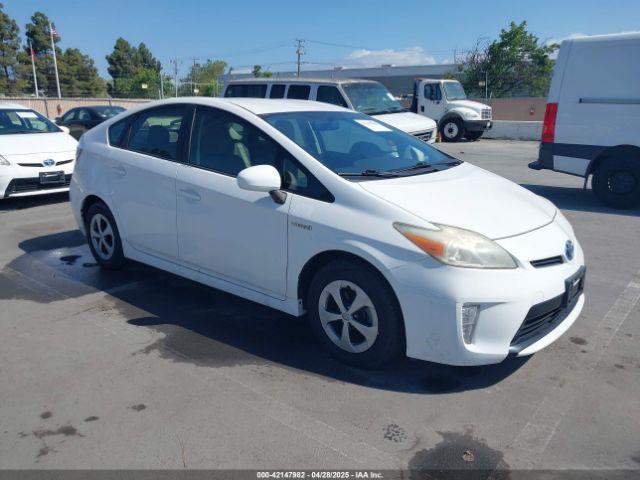  Salvage Toyota Prius