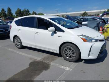  Salvage Toyota Prius v