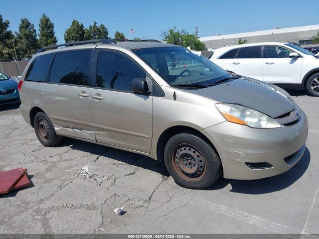  Salvage Toyota Sienna