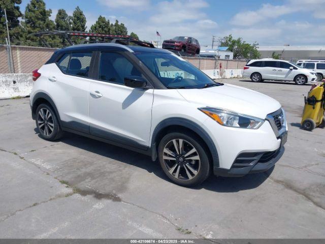  Salvage Nissan Kicks