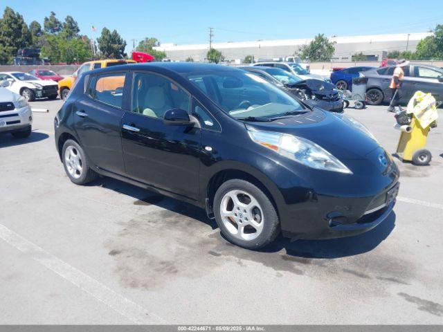  Salvage Nissan LEAF