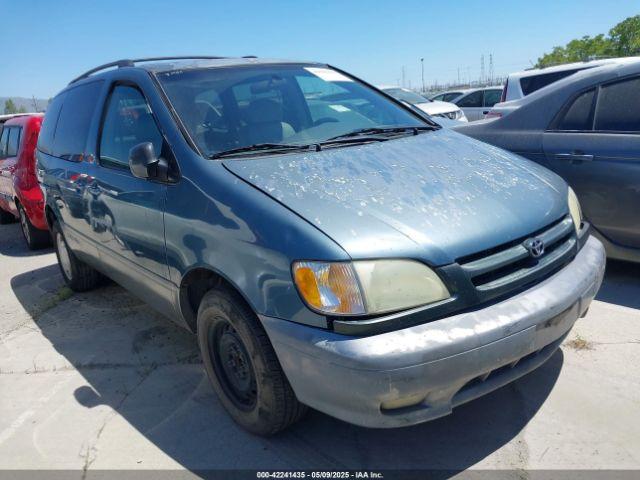  Salvage Toyota Sienna