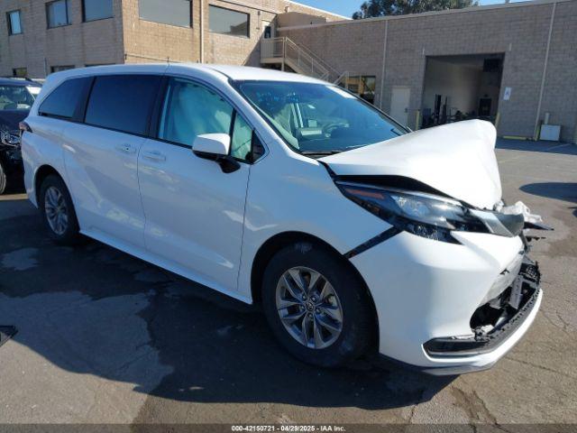  Salvage Toyota Sienna