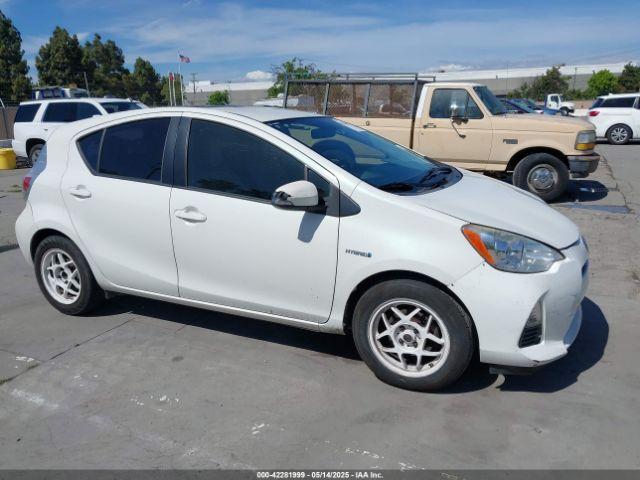  Salvage Toyota Prius c
