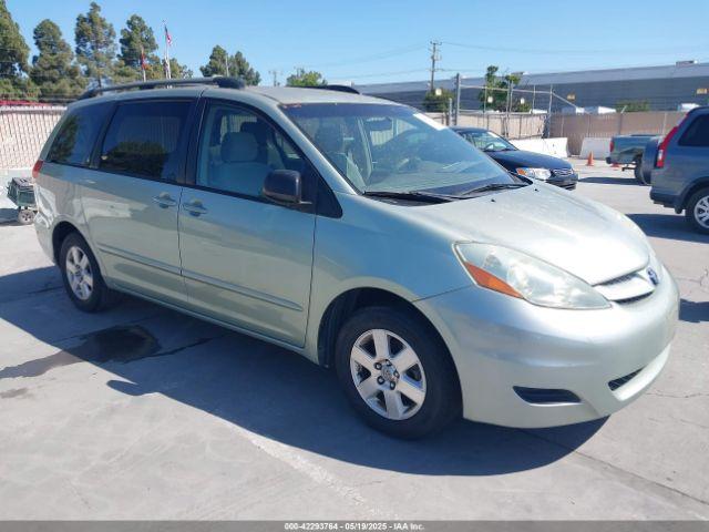  Salvage Toyota Sienna