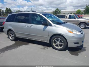  Salvage Toyota Sienna
