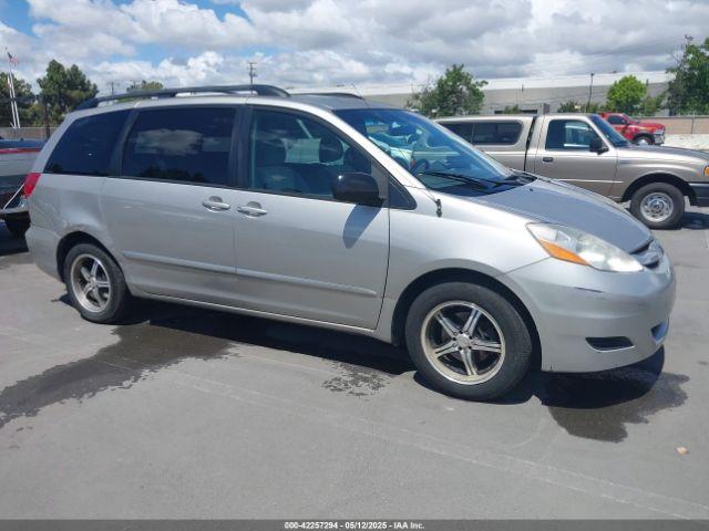  Salvage Toyota Sienna