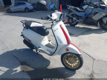  Salvage Vespa Primavera Sprint