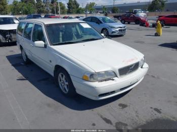  Salvage Volvo V70