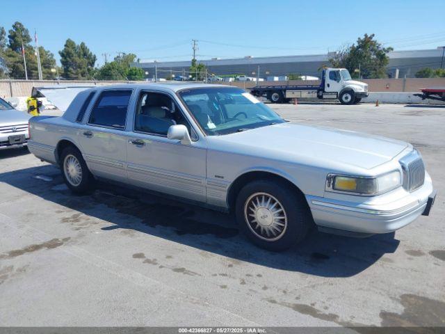  Salvage Lincoln Towncar