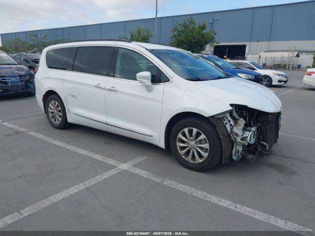  Salvage Chrysler Pacifica