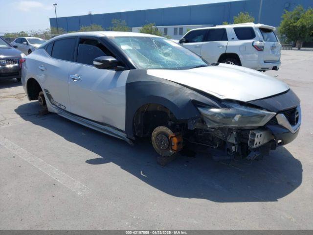  Salvage Nissan Maxima