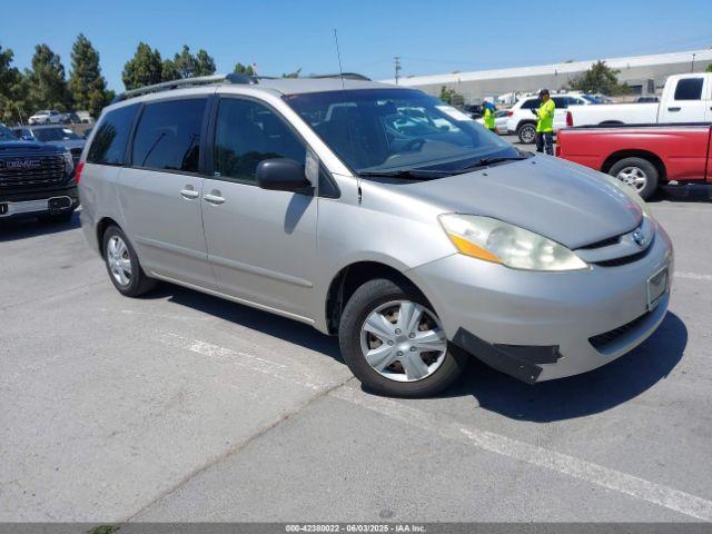  Salvage Toyota Sienna