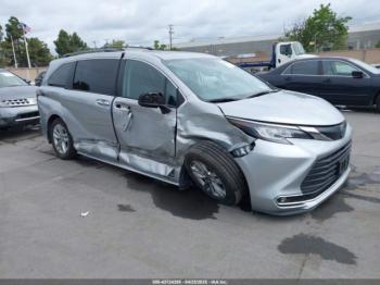  Salvage Toyota Sienna