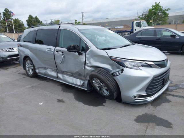  Salvage Toyota Sienna