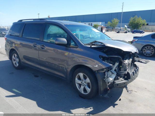  Salvage Toyota Sienna