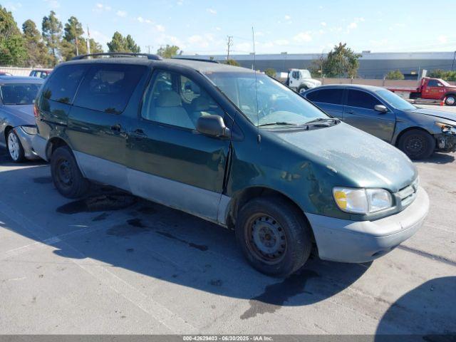  Salvage Toyota Sienna