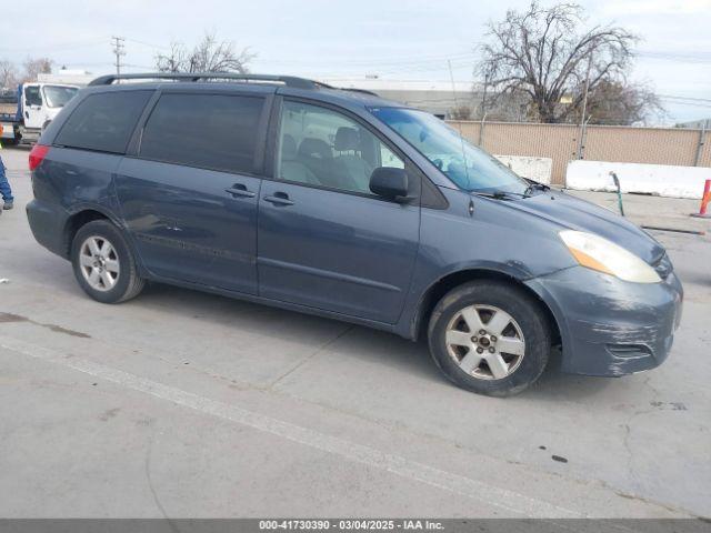  Salvage Toyota Sienna