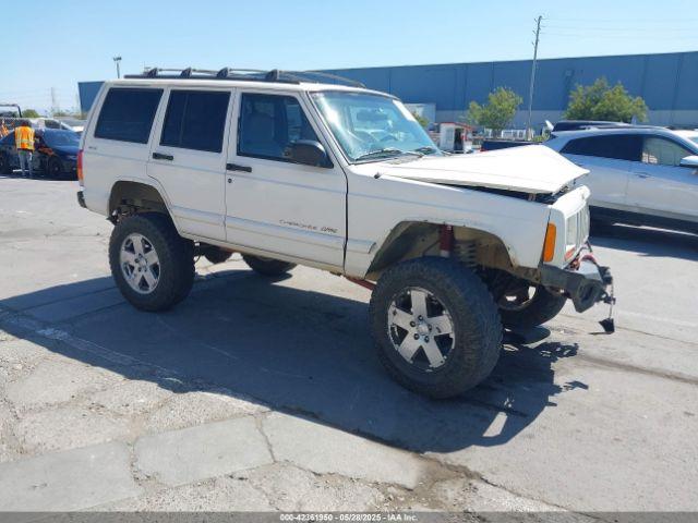  Salvage Jeep Cherokee