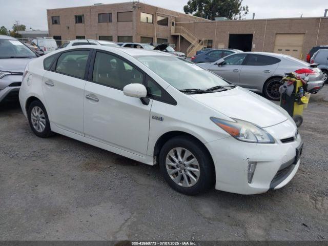  Salvage Toyota Prius