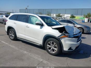  Salvage Toyota Highlander