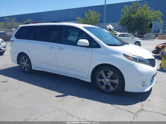  Salvage Toyota Sienna