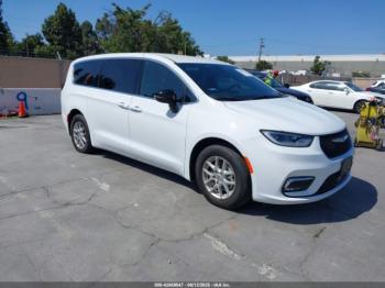  Salvage Chrysler Pacifica