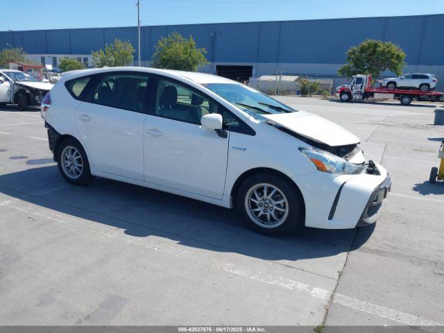  Salvage Toyota Prius v